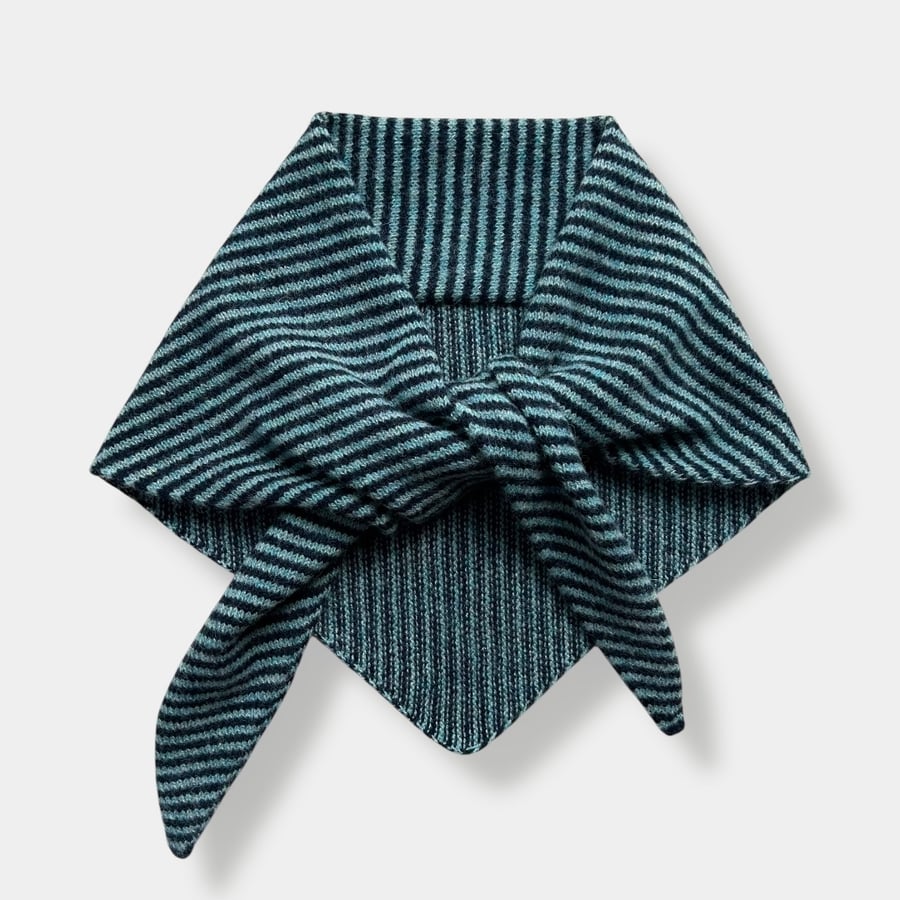 Fine stripe Triangle Scarf