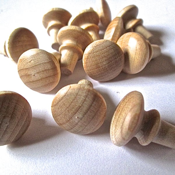 12 x Shaker Style Small Drawer Knobs Small cabinets, Fixings