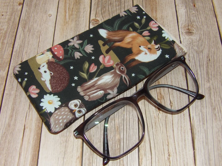Woodland theme padded glasses pouch 