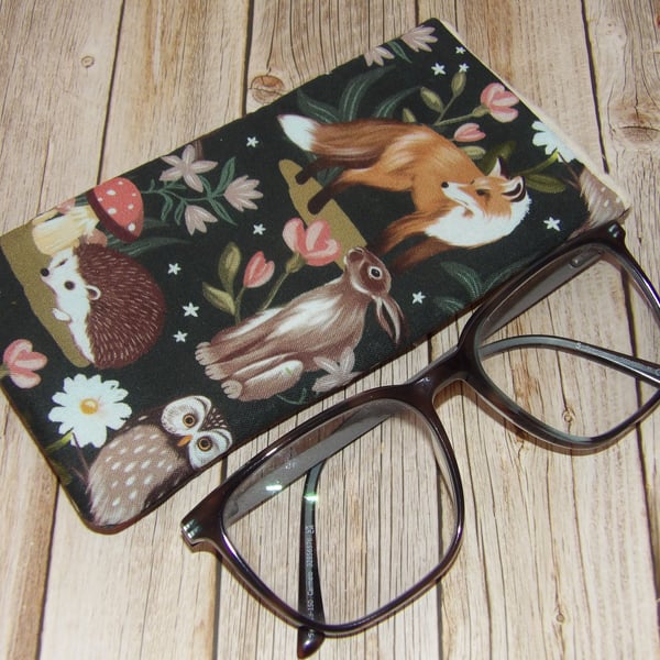 Woodland theme padded glasses pouch 