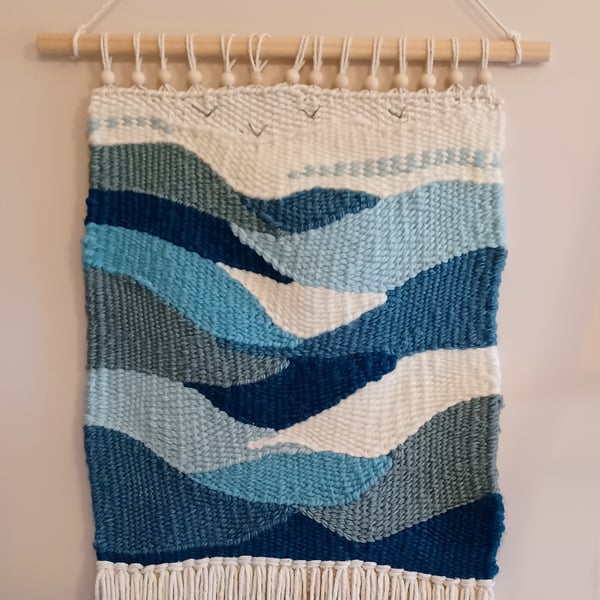 Woven wall hanging picturing sea, waves and seagulls
