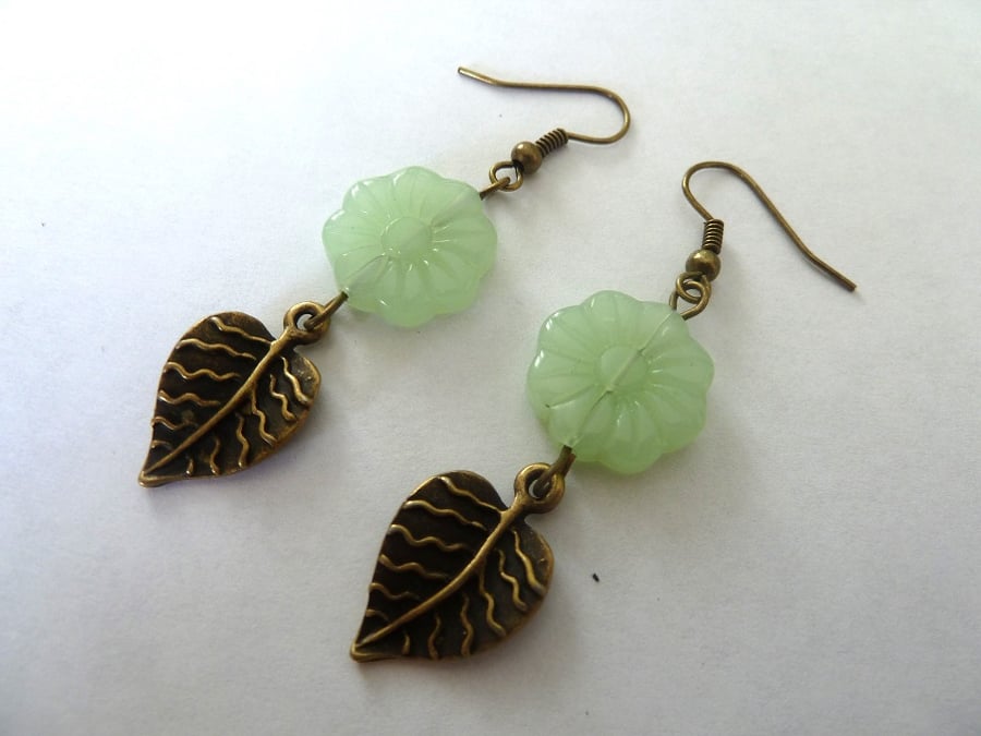 green flower earrings