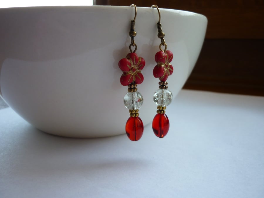 RED, CRYSTAL AND BRONZE FLOWER DANGLE EARRINGS.