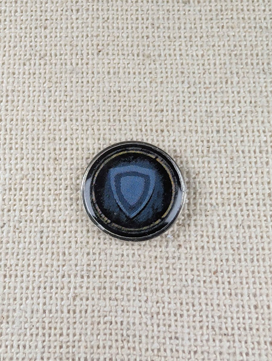 Tank Pin Badge - Gamer Themed Pin - Large Resin Topped Pin Badge