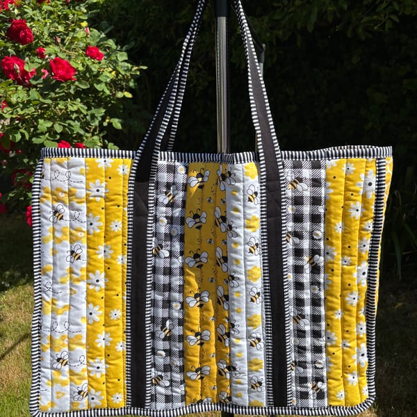 Patchwork XL quilt bag with bees print fabric