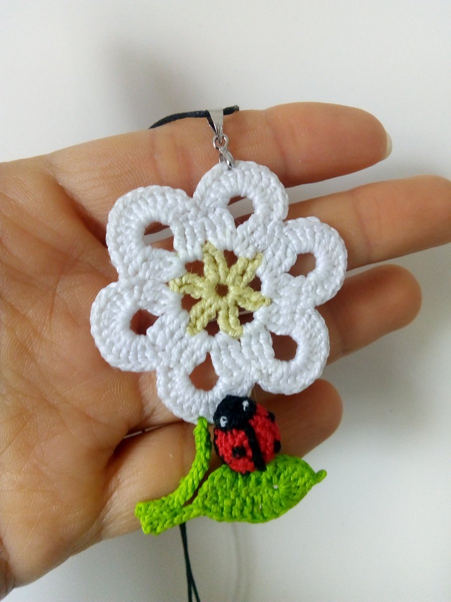 "Daisy flower and ladybird" necklace 