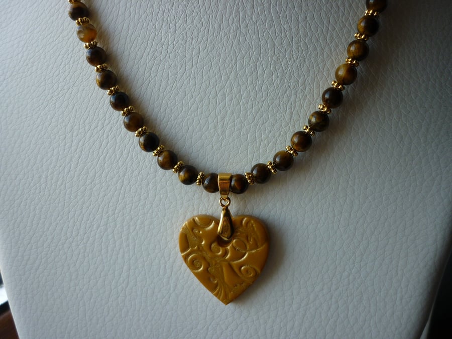 TIGERS EYE GEMSTONES AND GOLD HEAT NECKLACE.  814