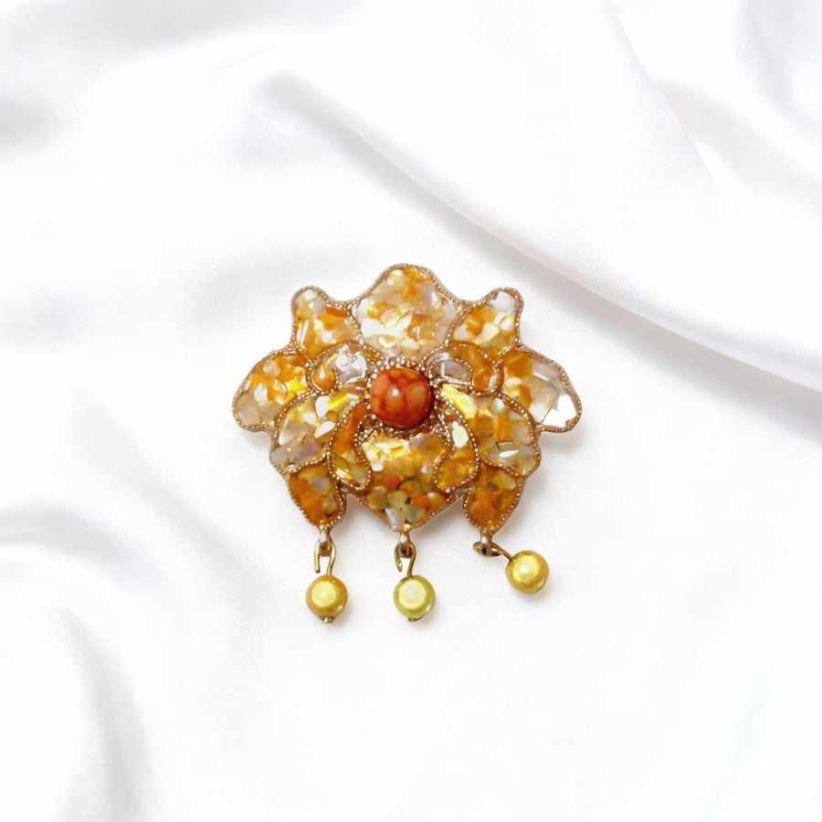 Golden Flower Hair Clip with Dew Drops – Resin and Shell Design