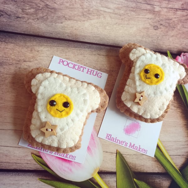 Heart fried eggs on toast pocket hug and pocket hug card gift set (star)