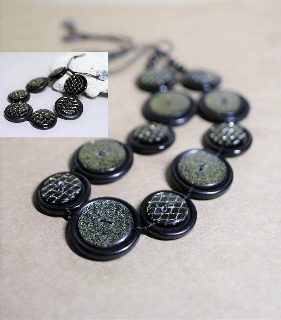 Beautiful set of black and glittery gold Vintage Button Necklace and Bracelet