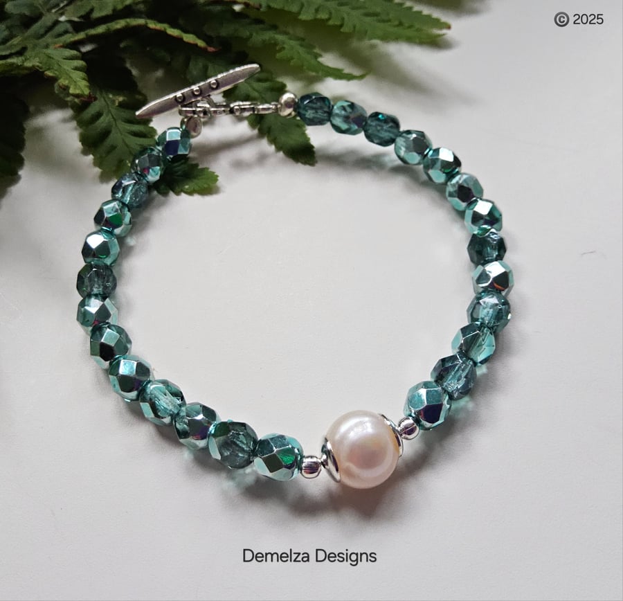 Faceted Teal Green Metallic Crystal & Freshwater Pearl Tibetan Silver Bracelet 