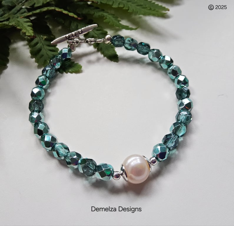 Faceted Teal Green Metallic Crystal & Freshwater Pearl Tibetan Silver Bracelet 