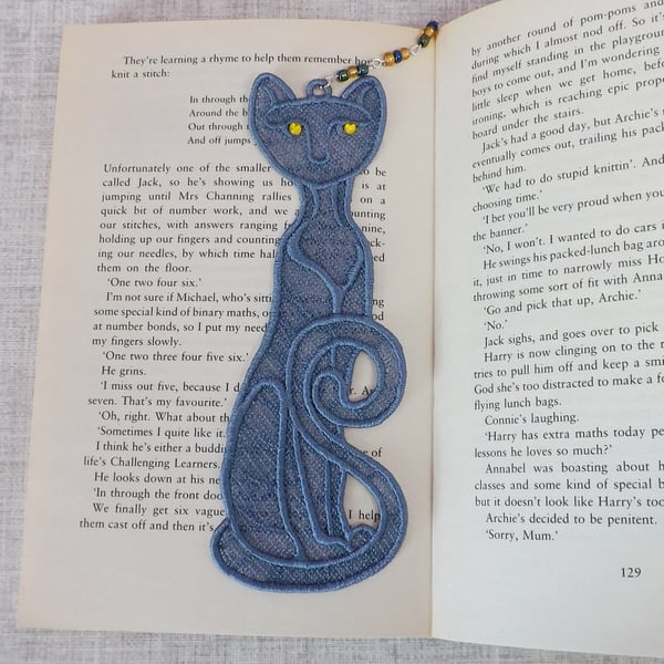 Bookmark, cat bookmark, embroidered lace, made to order.