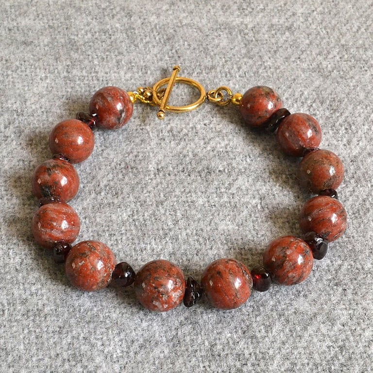 Highly Polished Russet-Coloured Stone Bead and Garnet Chip Bracelet