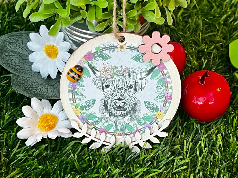‘Highland Cow’ Hanging Wooden Decoration with bee
