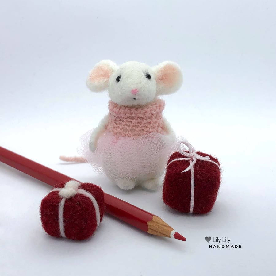 Ballerina Mouse, Isabella, needle felted by Lily Lily Handmade