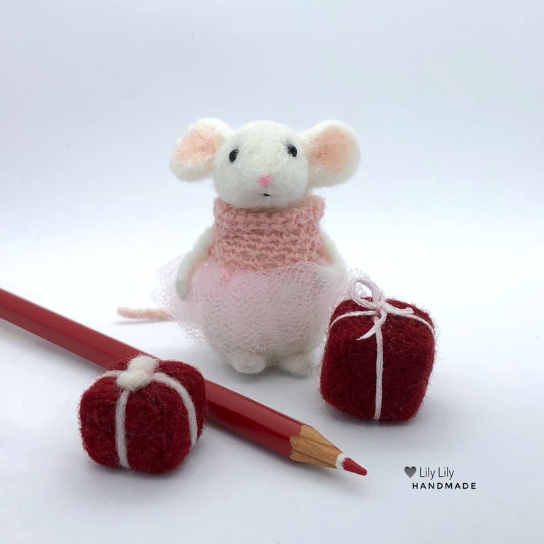 Ballerina Mouse, Isabella, needle felted by Lily Lily Handmade