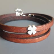 Leather wrap bracelet - Lucky Clover brown silver
