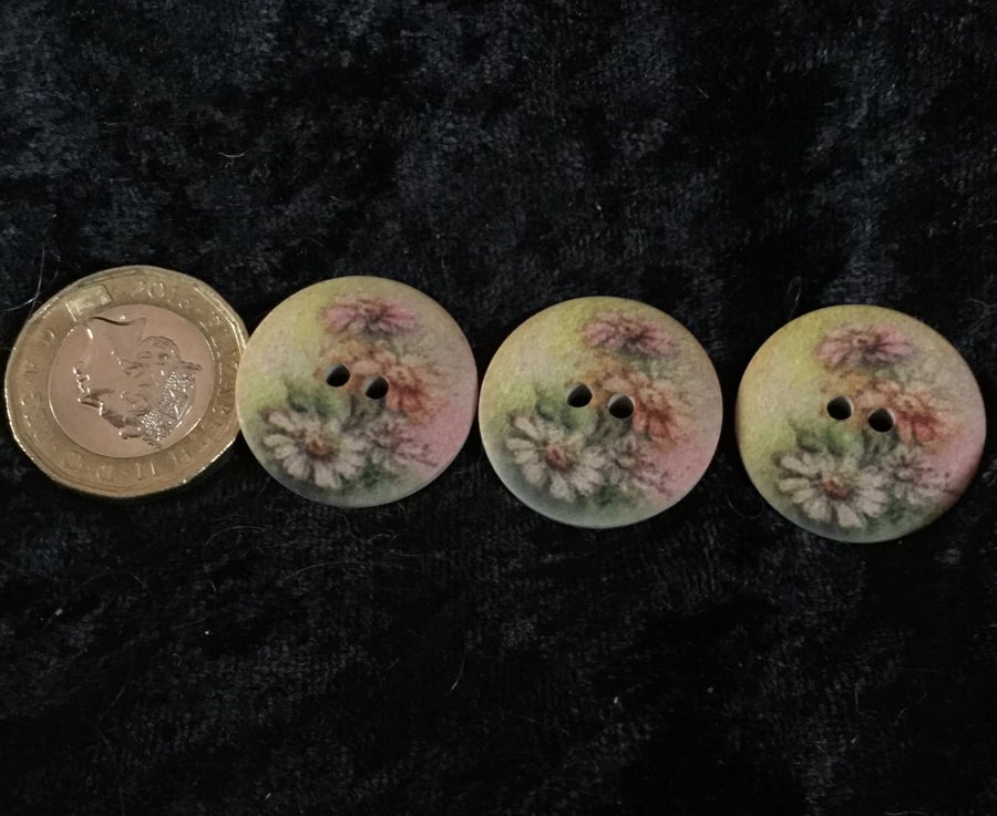 Mobair Monet Garden Flower Buttons Size 36