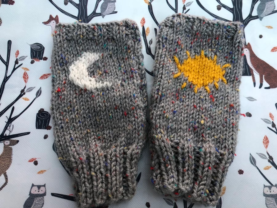 Sun and moon fingerless mittens