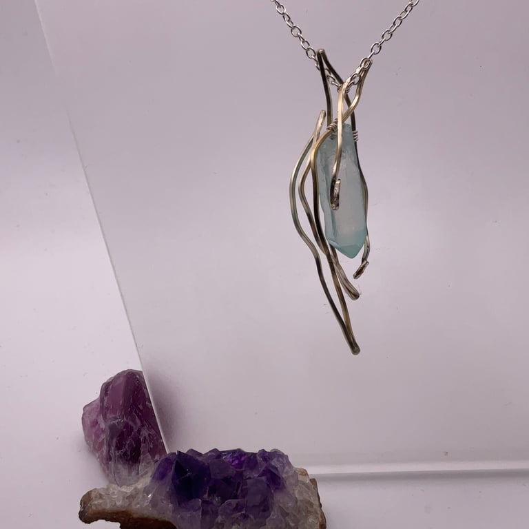 A lightening flash silver and aqua coloured point pepndant