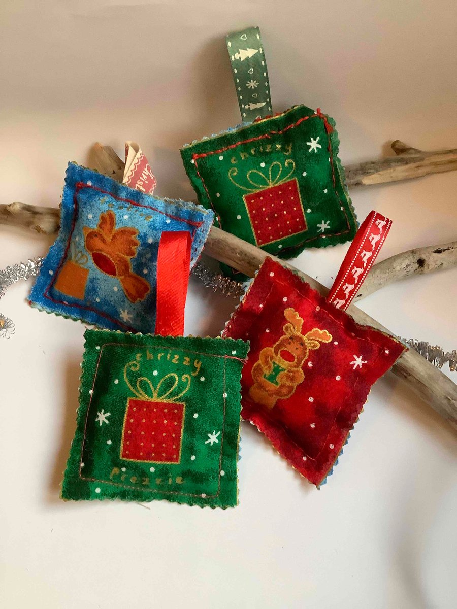 Set of 4 little Christmas lavender hanging sachets