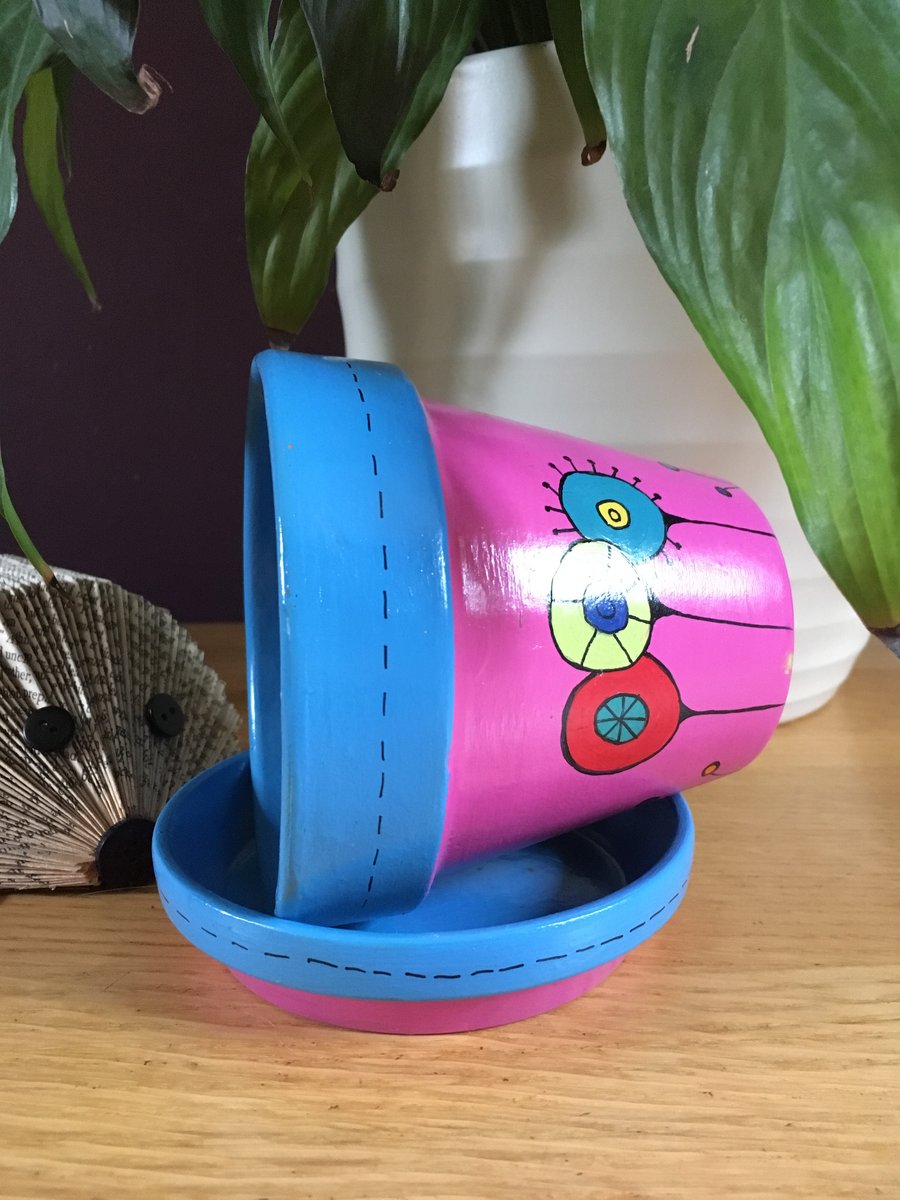 HAND PAINTED FLOWER POT AND SAUCER (11CM) Bright Blue & Pink 