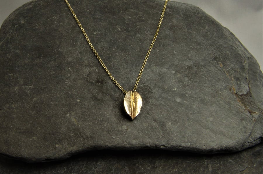 9ct Gold Fold Formed Delicate Leaf Pendant 
