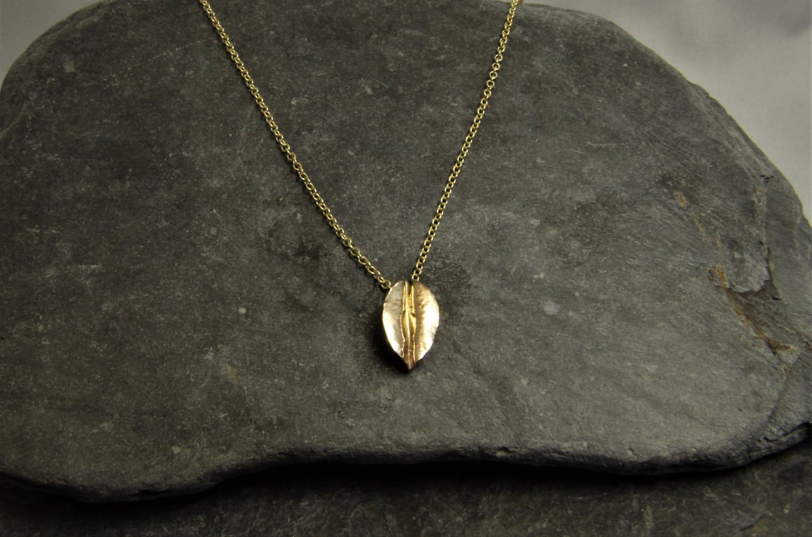 9ct Gold Fold Formed Delicate Leaf Pendant 