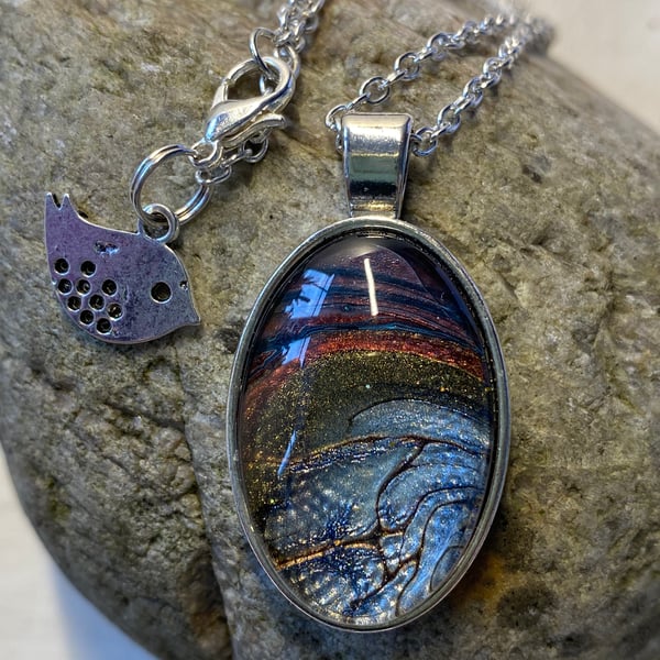 Mixed pigments silver coloured pendant necklace 