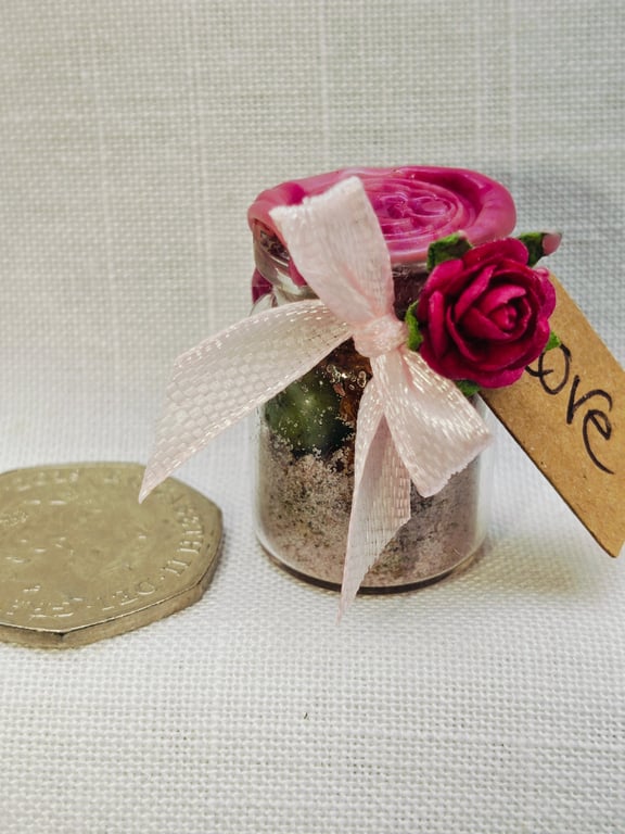 Mini spell Jar: Love
