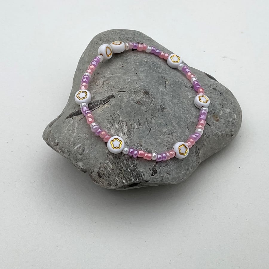 Beaded bracelet stackable pink purple pearl with glass beads