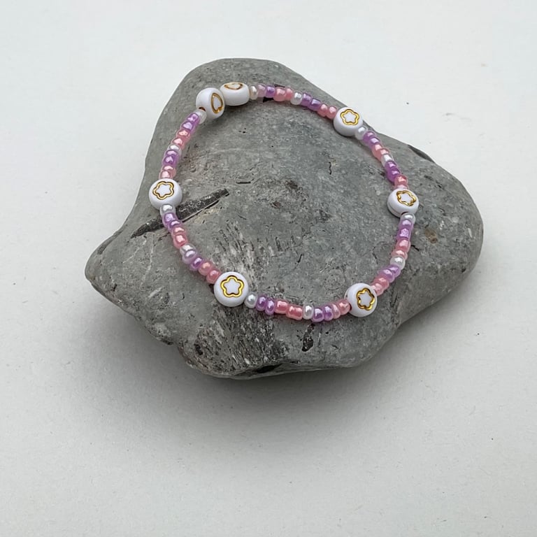 Beaded bracelet stackable pink purple pearl with glass beads
