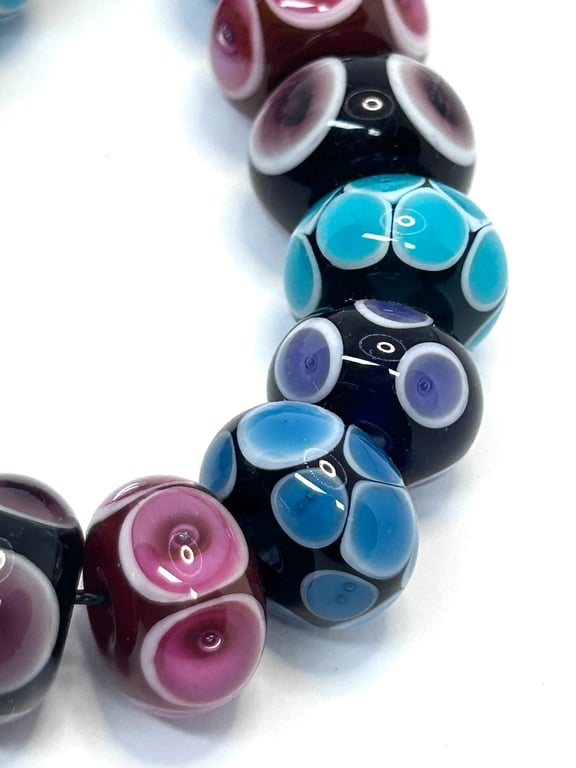 Handmade patterned lamp work glass beads