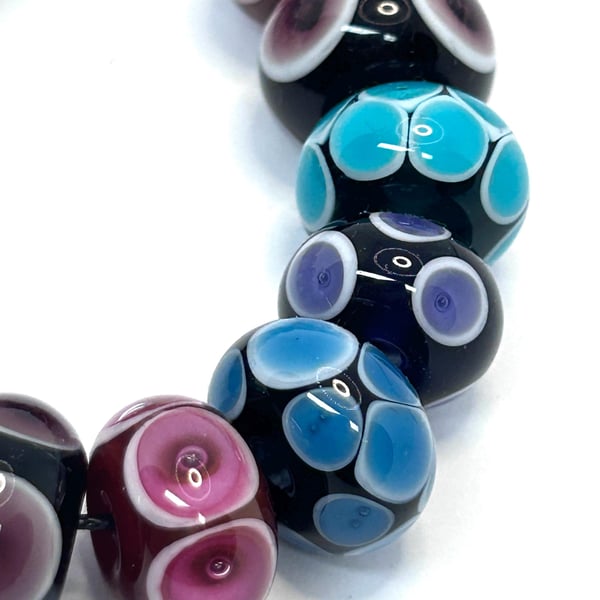 Handmade patterned lamp work glass beads