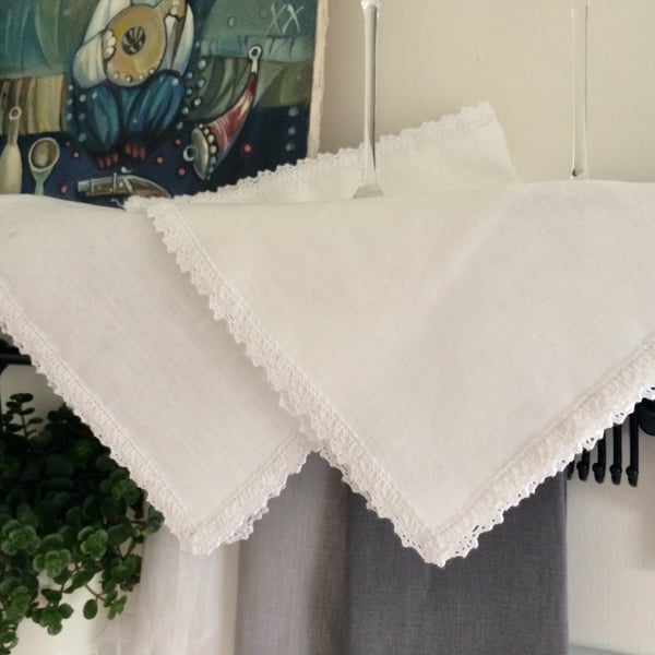 Set of 2 Linen Napkins with Crochet Edges