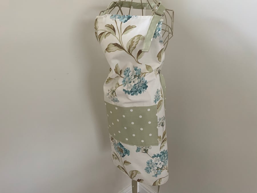 Beautiful Hydrangea Full Apron with centre pocket and adjustable neck strap