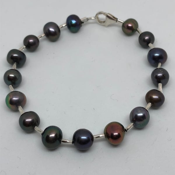 Black freshwater pearl and silver bracelet 