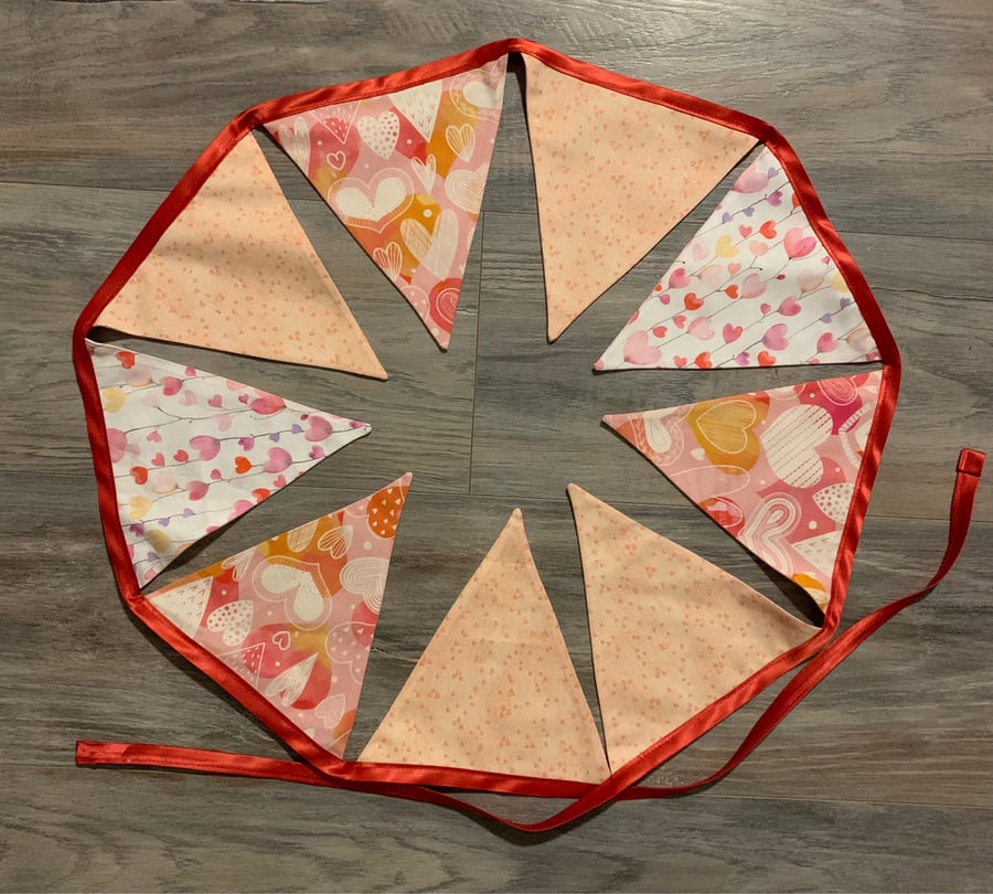 Large bunting with hearts 