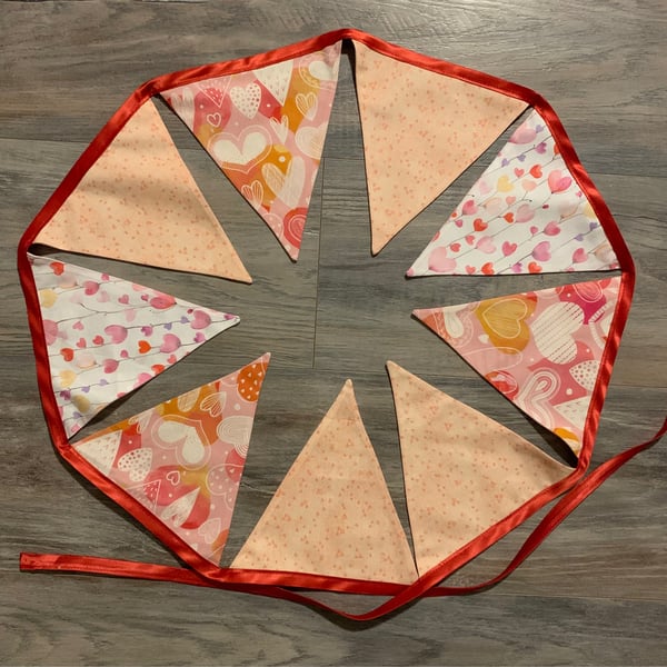 Large bunting with hearts 
