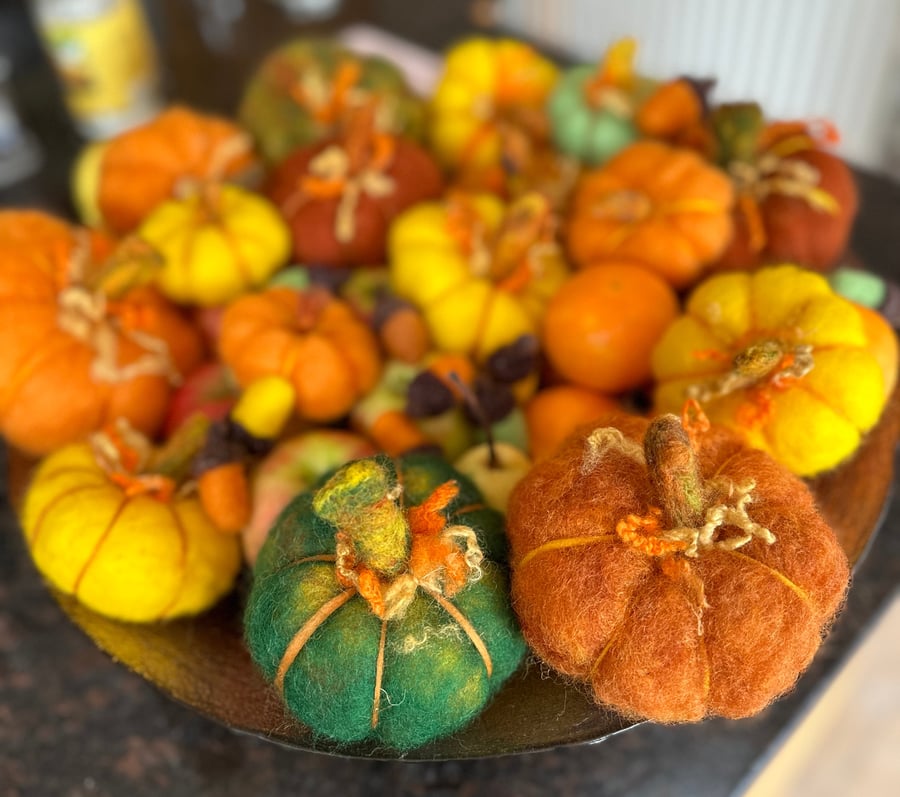Needlefelted Pumpkins - Autumn Halloween Thanksgiving Home Decor -