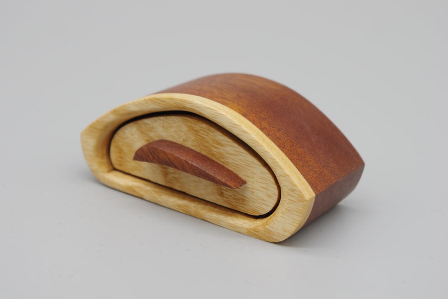 Handmade small wooden trinket, jewel box. Bandsaw Box.