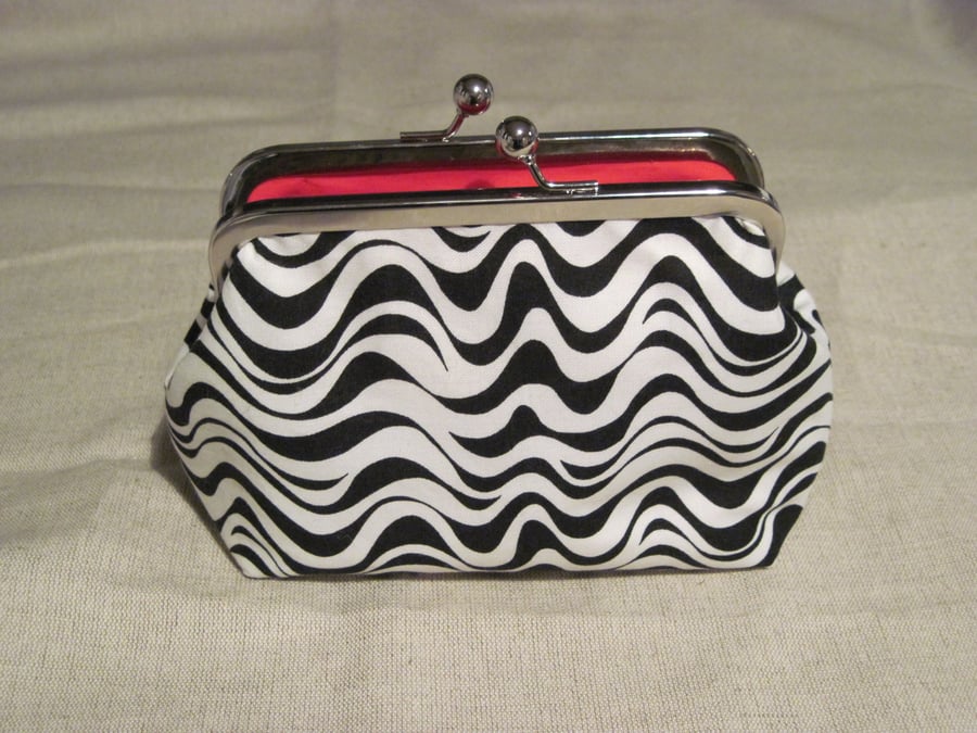 Psychedelic Clasp Evening purse 