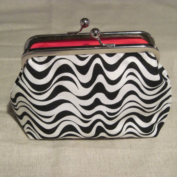 Psychedelic Clasp Evening purse 