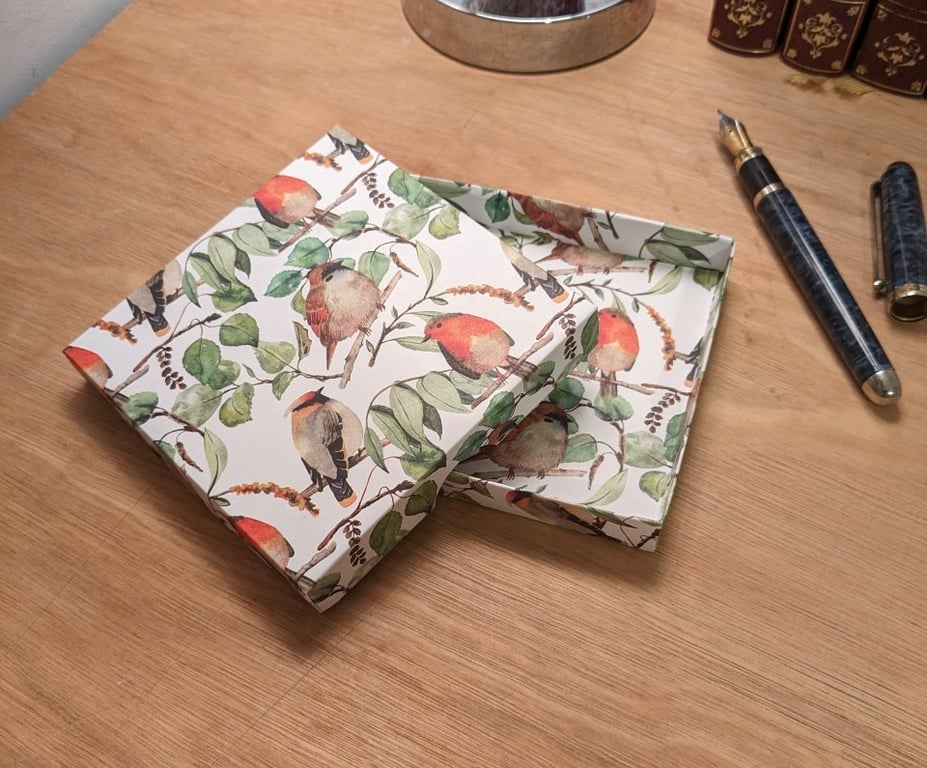 An Ultra-thin Gift Box - Garden Beauty 'Robins and Friends'