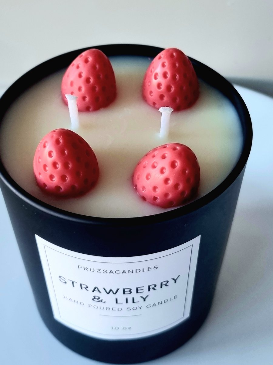 Luxury Strawberry & Lily Scented CandleHandmade Soy Candle Luxury Matt Black can