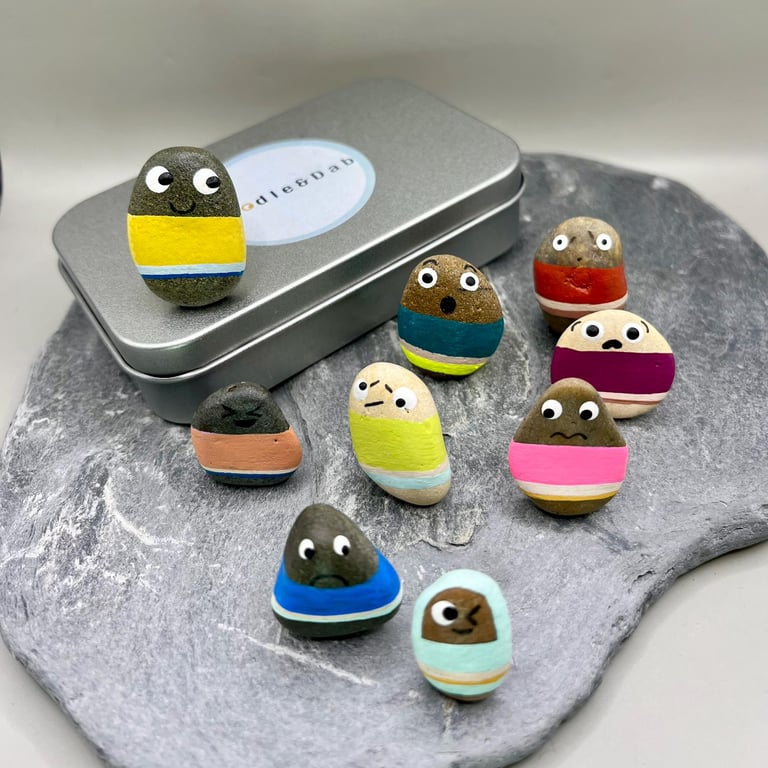 Flomzel Feeling Faces - tin of 9 pebble emotion characters