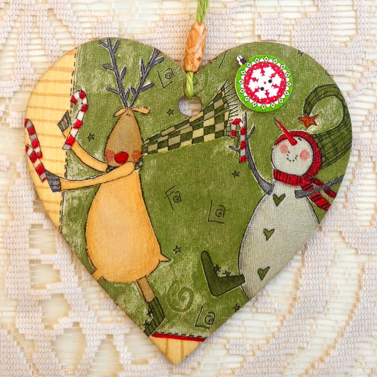 Christmas Decoration Ornament: Decoupaged Wooden Heart 15cm (6") Reindeer