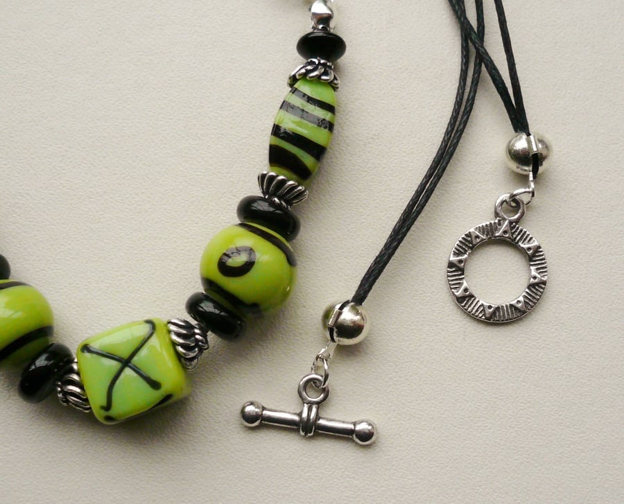 Light Green and Black Glass Lampwork Bead Collar Necklace  KCJ675