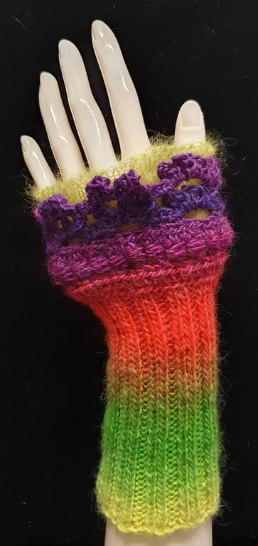 Bright wrist warmer gloves